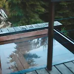 Dereva Chalet Yablunytsya