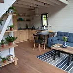 Dereva Chalet Yablunytsya