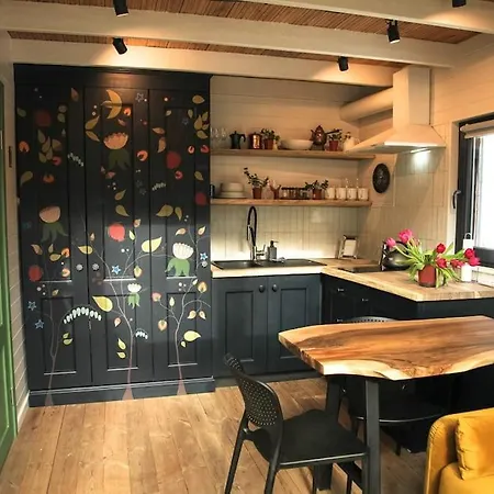 Dereva Шале Яблоница