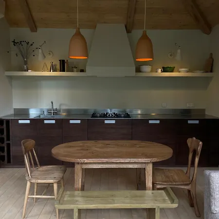 Dereva Chalet Yablunytsya